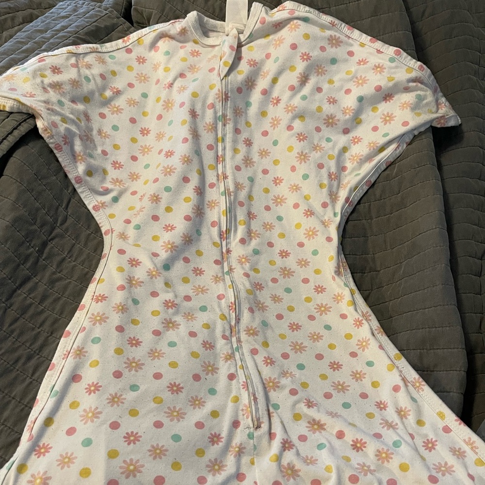 Zipadee Zip size Medium (6-12 months)- Flower and polka dot print